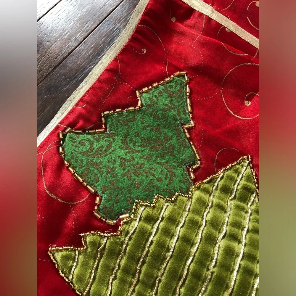 Pier 1 Imports 13”x72” Red/Gold/Green Christmas Tree Appliqué Table Runner - EUC